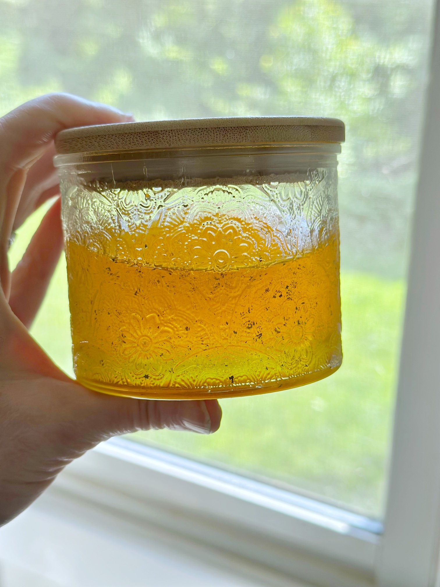 Mint honey in a jar.